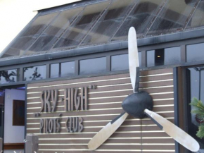 Sky High Hotel Airport 200 meters from the terminal in Riga